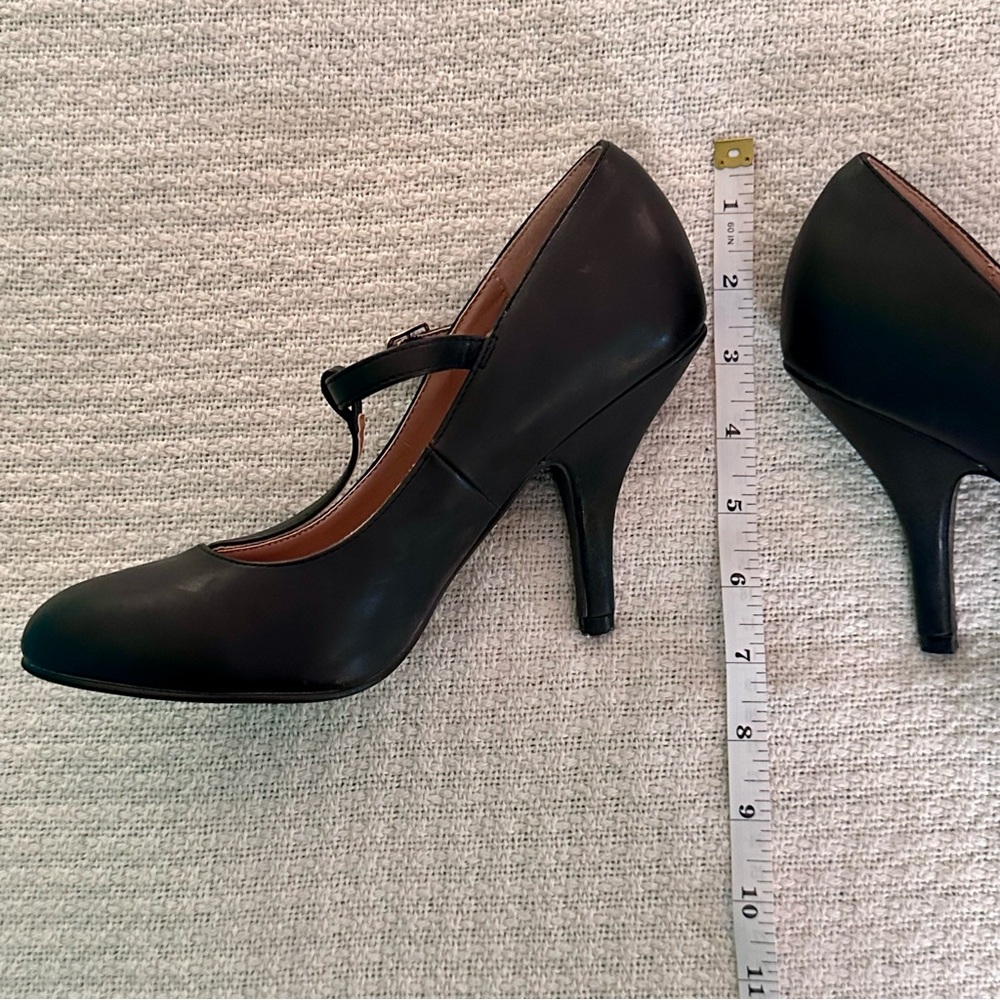 Journee Collection Black T-Strap Mary Jane Pumps Heels Size 7.5 - Picture 4 of 6